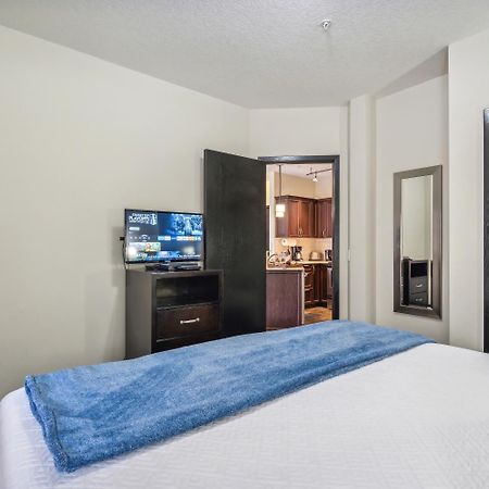 Cozy One Bedroom Condo With Indoor Pool And Hottub Canmore Exterior photo